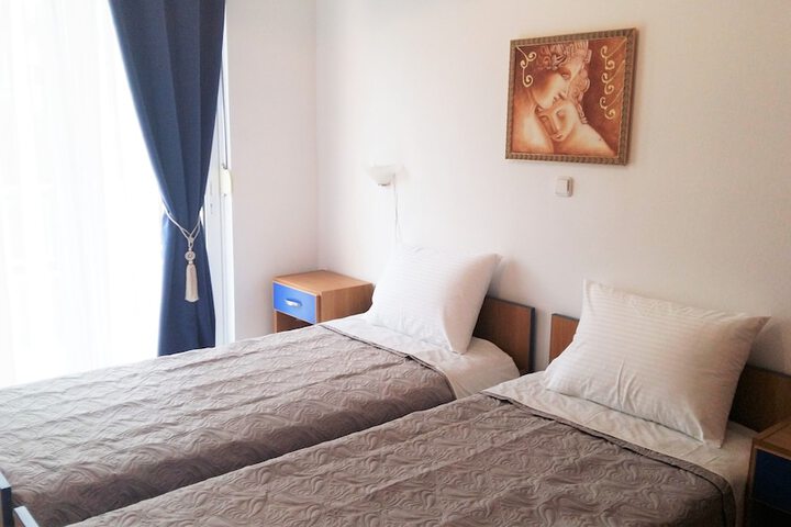Room 4 of 30