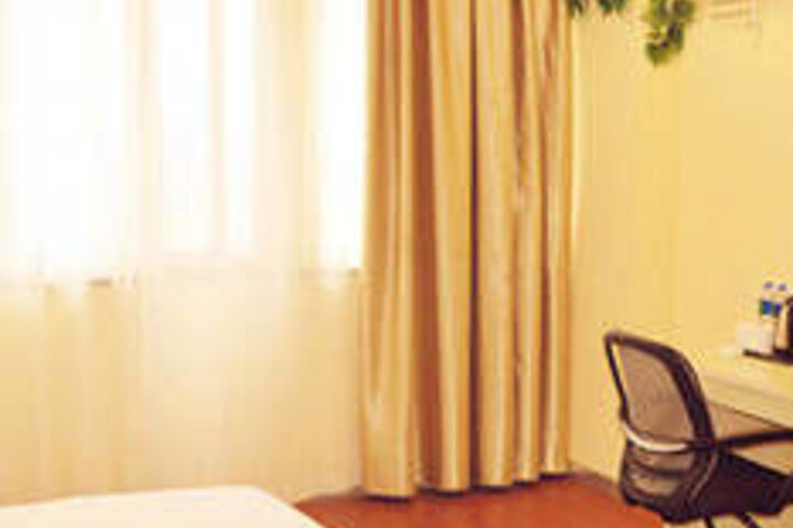 Room 5 of 34
