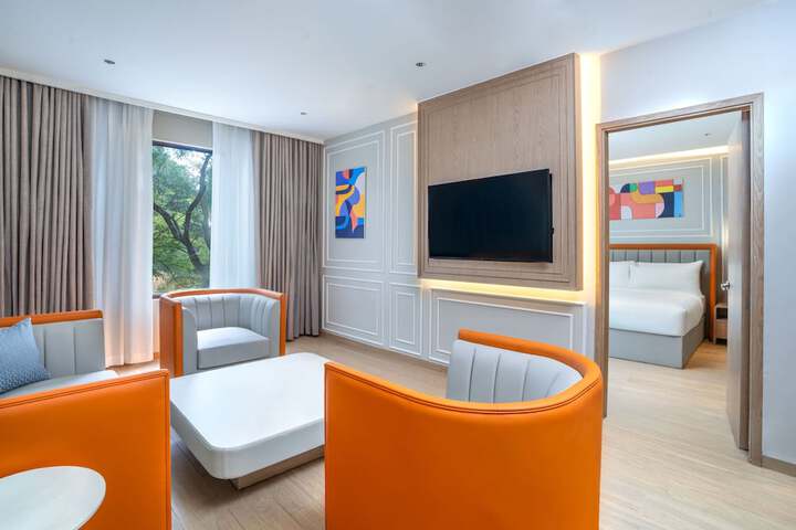 Room 4 of 18