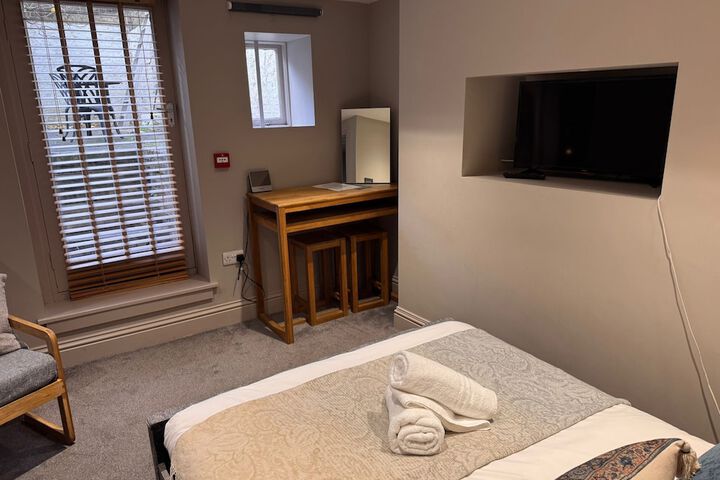 Room 25 of 83