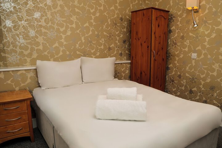 Room 5 of 20