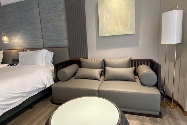 Room 15 of 83