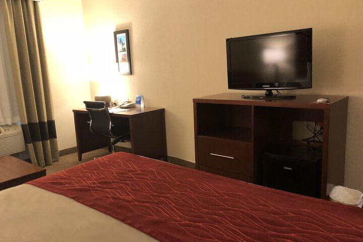 1 King Bed (7 of 16)