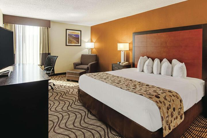 2 Queen Beds (6 of 13)