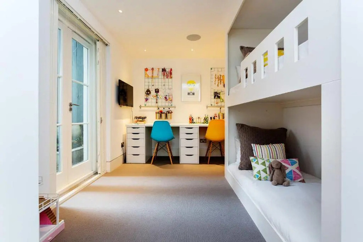 Room 4 of 13