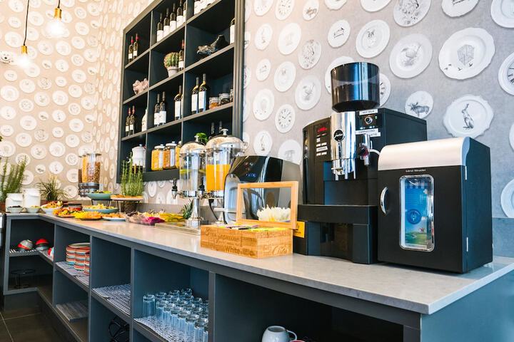 Breakfast/Coffee Service 39 of 68