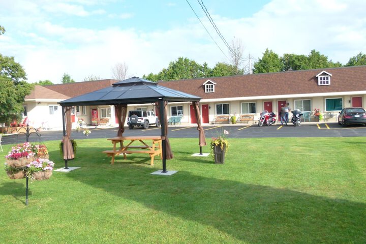 Country Squire Motel