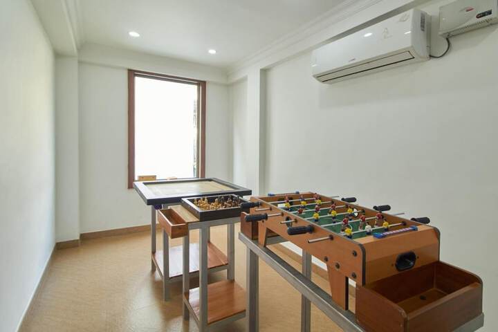 Room 10 of 16
