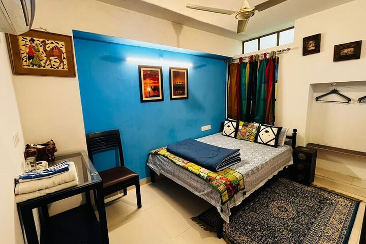 Room 13 of 27