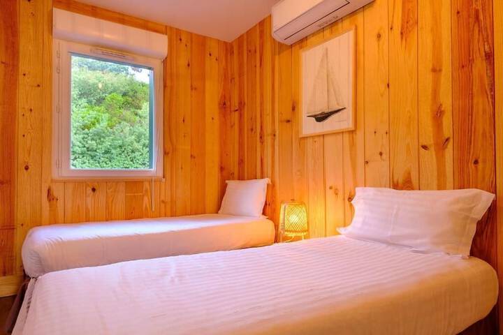 Room 2 of 32