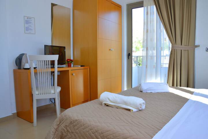 Room 16 of 38