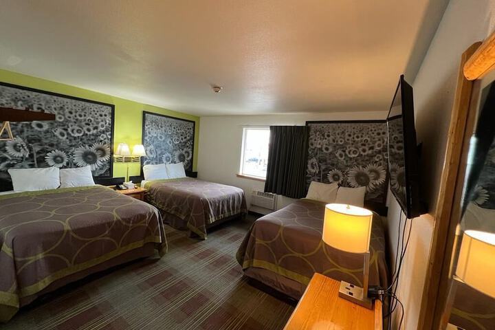 Room 14 of 28
