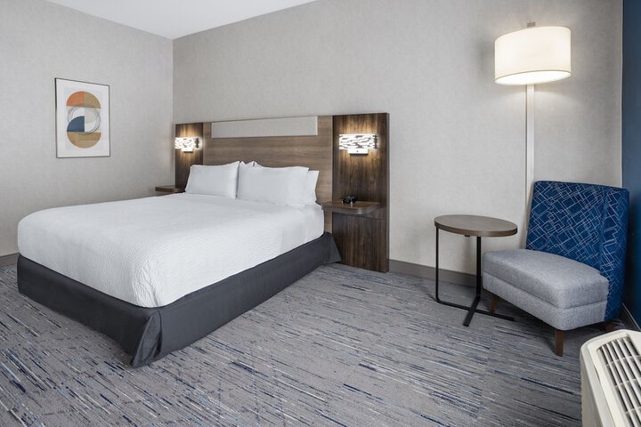 Standard | King Bed (5 of 15)