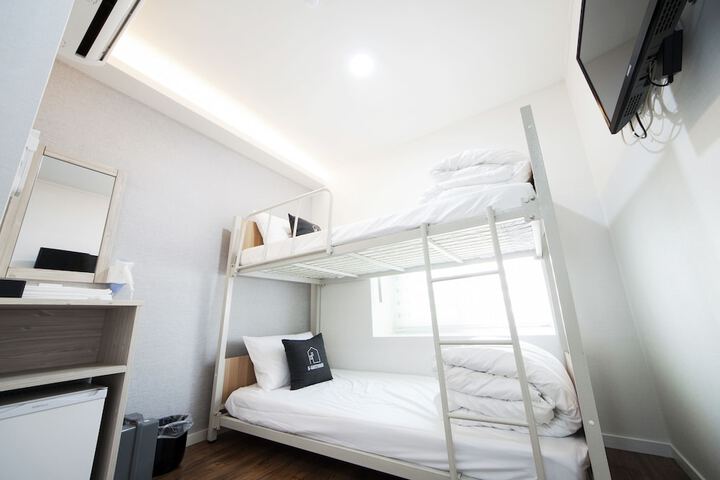 Room 12 of 44