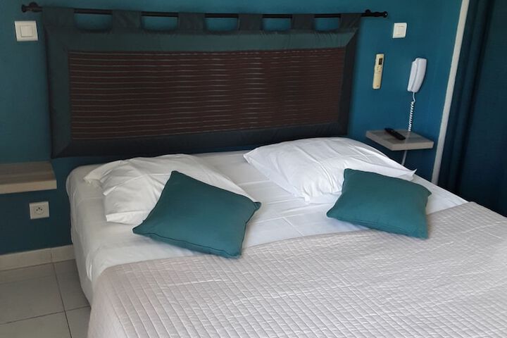 Room 5 of 33