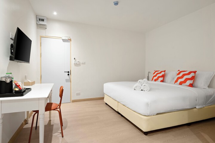 Room 12 of 65