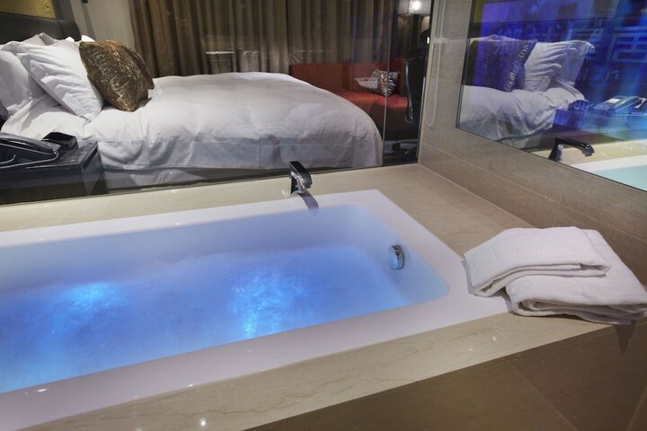 Hot Tub 44 of 58