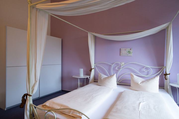 Room 6 of 23