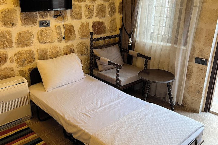 Room 4 of 59