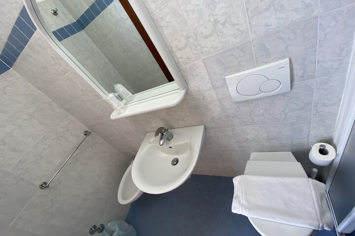 Room 52 of 108