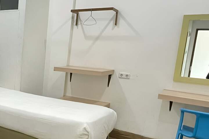 Room 10 of 35