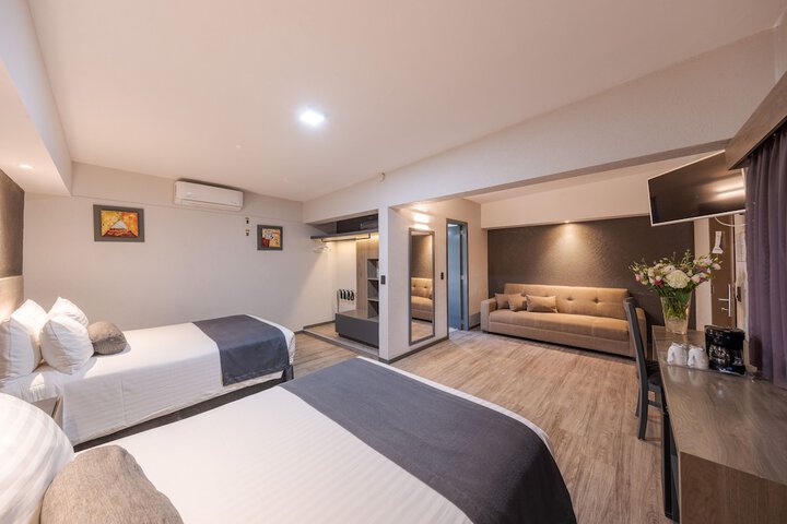 Room 13 of 90