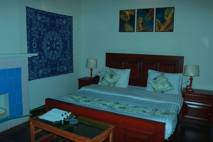 Room 5 of 11