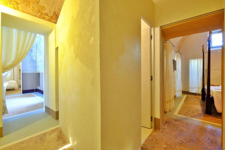 Room 21 of 49