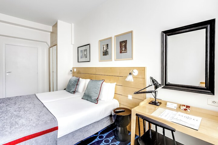 Room 33 of 54