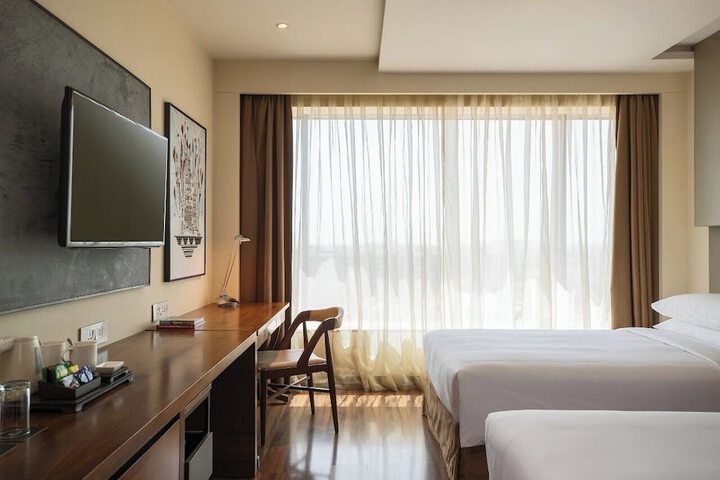 Room 25 of 77
