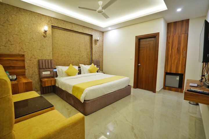 Room 3 of 21