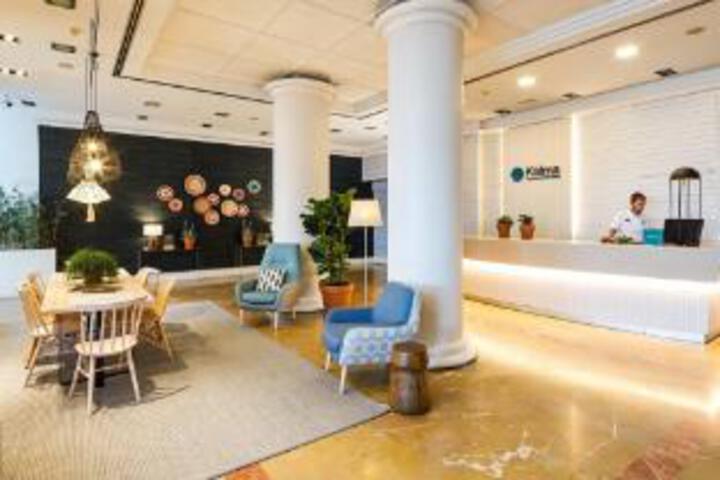 Entrance & Lobby