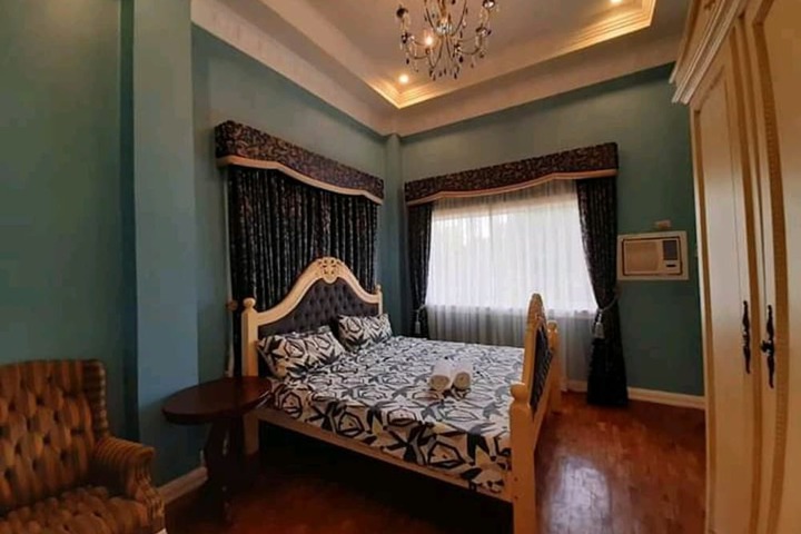 Room 4 of 38