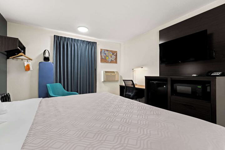 Room 9 of 34