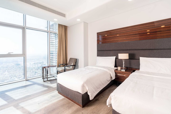 Room 10 of 103