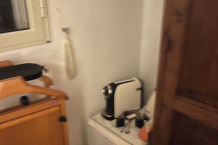 Room 9 of 76