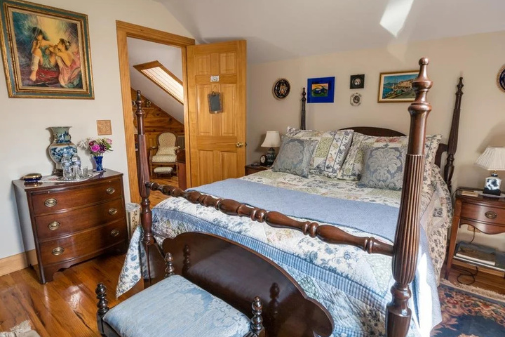 Room 4 of 11