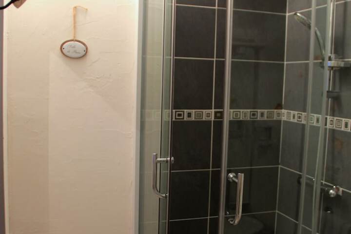Room 7 of 27