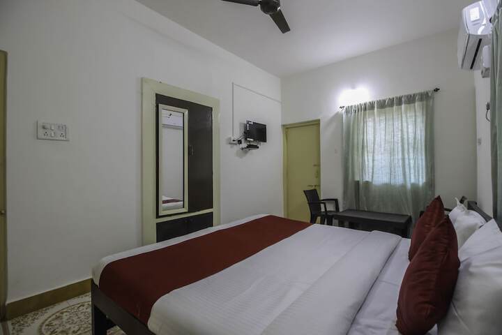 Room 6 of 11