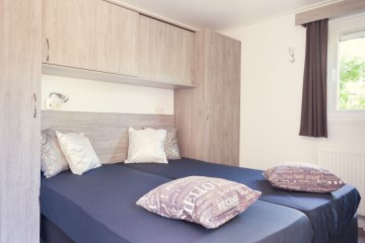 Room 25 of 143