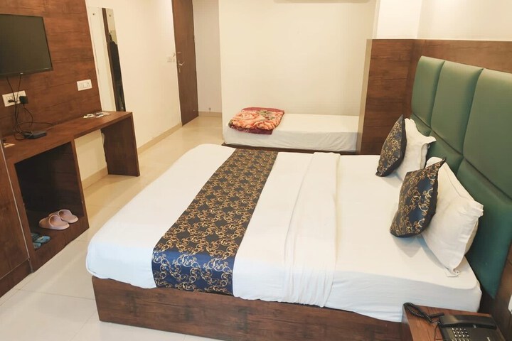 Room 8 of 26