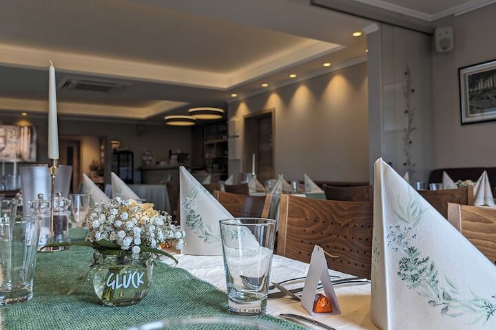 Dining 63 of 79