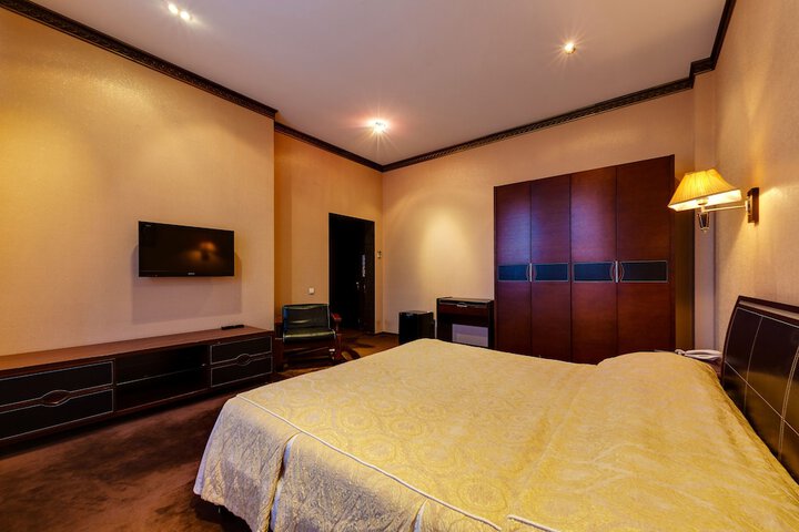 Room 4 of 55
