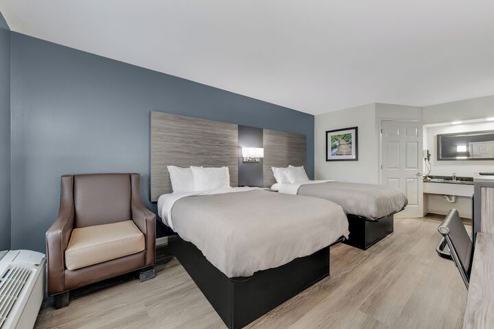 2 Double Beds (8 of 11)