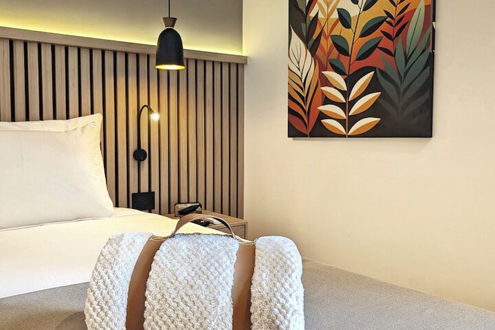 Room 3 of 32