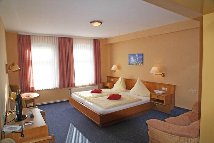 Room 8 of 28