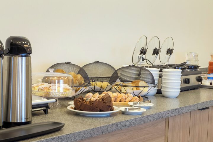 Breakfast/Coffee Service 31 of 34