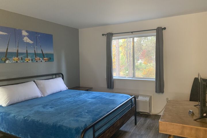 1 Queen Bed (94 of 103)