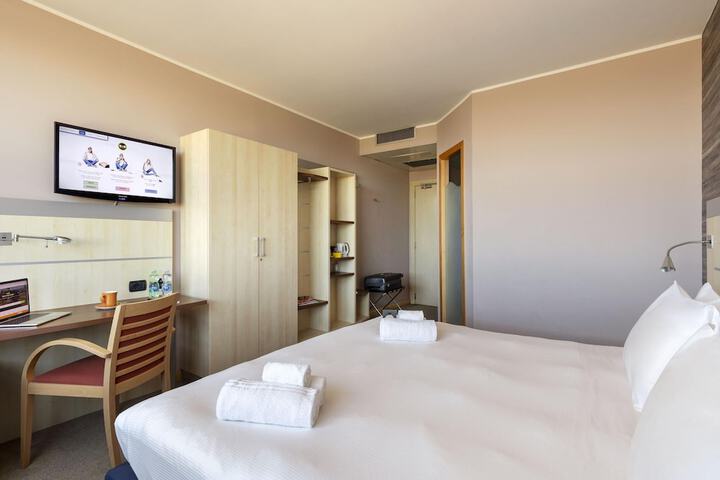 Room 11 of 35