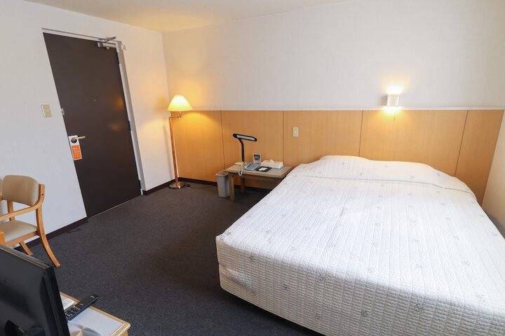 Room 12 of 77